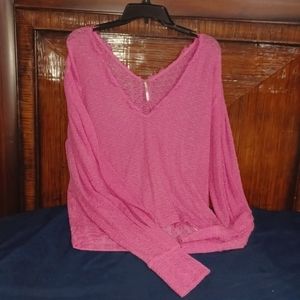 F People Pink pointelle(style)knit top w/wide sleeves & eyelash lace trim V neck